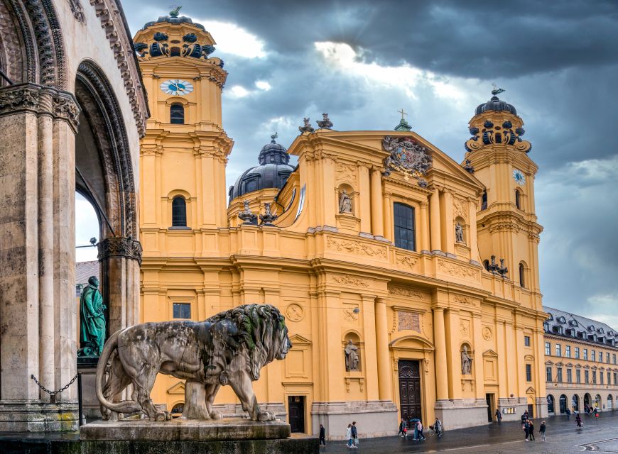 Munich: Old Town Highlights Private Walking Tour - Tour Experience