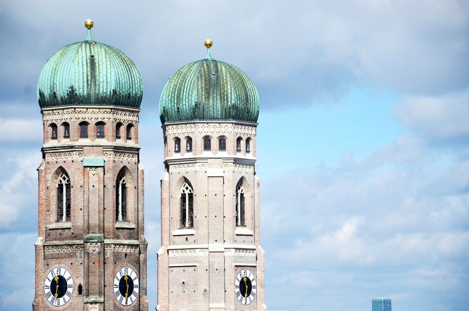 Munich: Old Town Walking Tour in Spanish - Experience the Tour