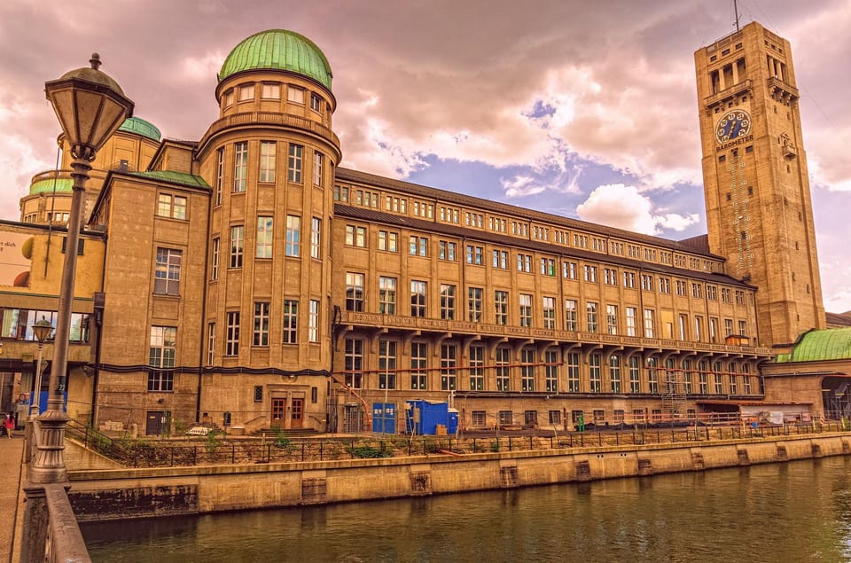 Munich Private Guided Walking Tour With Deutsche Museum - Deutsche Museum Experience