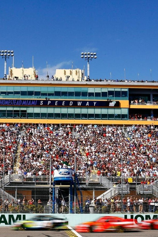 NASCAR Speedway 400 - Pit Road Cabana VIP Experience - Inclusions