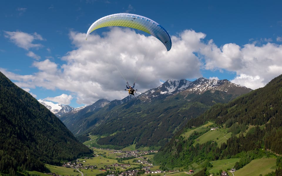 Neustift in Stubaital: Paragliding Tandem Flight - Meeting Point and Requirements