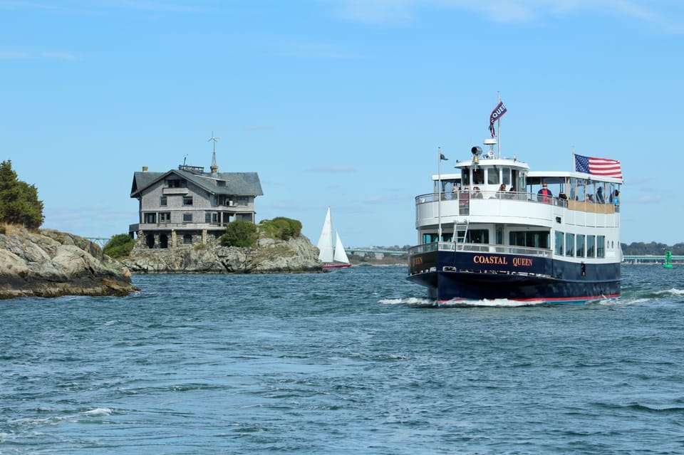 Newport, Rhode Island: Scenic Narragansett Bay Cruise - Cruise Experience and Amenities