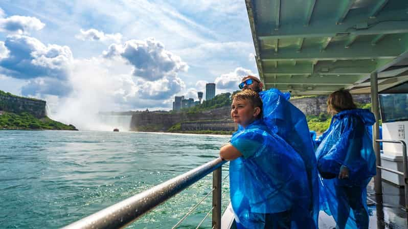 Niagara Falls: USA and Canada Tour With Boat Cruise + Lunch - Experience the Falls