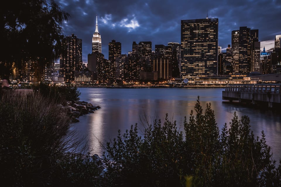 Night Tour and Viewpoints of NY - Highlights of the Gantry Plaza State Park