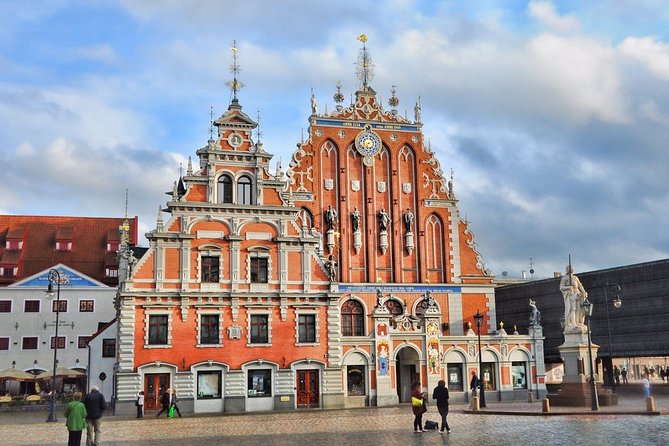 Old Town And Art Nouveau Walking Tour Of Riga - Meeting and Pickup