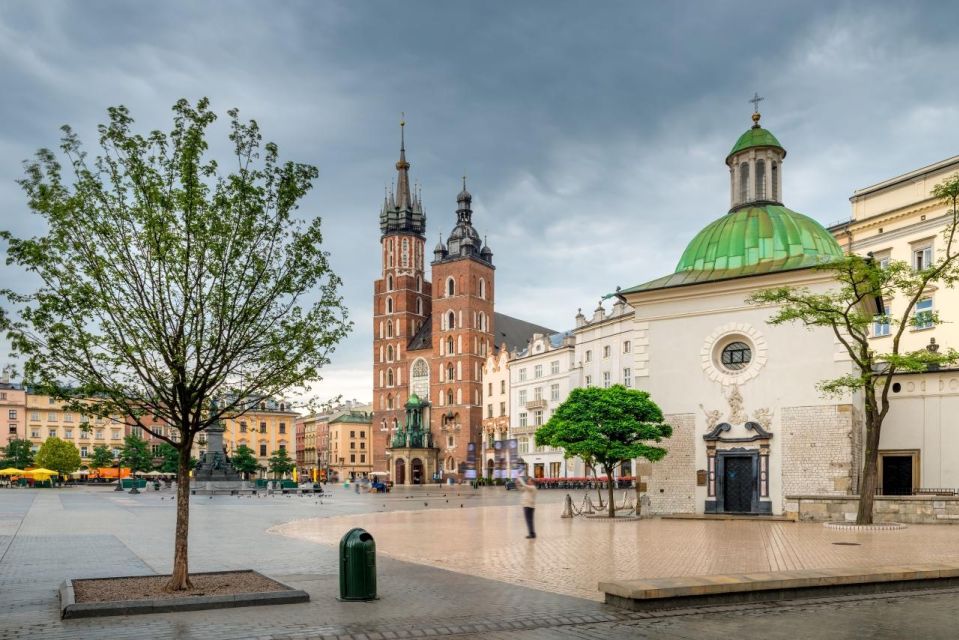 Old Town Short Guided Walk With Entry to St. Marys Basilica - Guided Experience Details