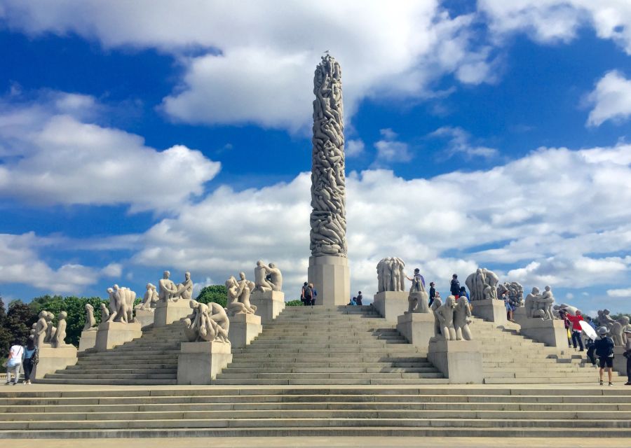 Oslo: Panoramic View and Sculpture Park Walk - Tour Features