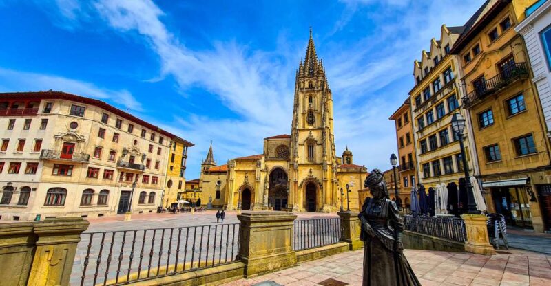 Oviedo: Cathedral Guided Tour - Relics and Historical Significance