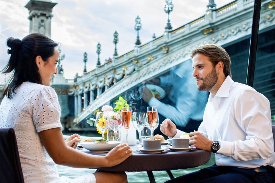 Paris: 3-Course-Dinner Cruise on the Seine River - Dining Experience