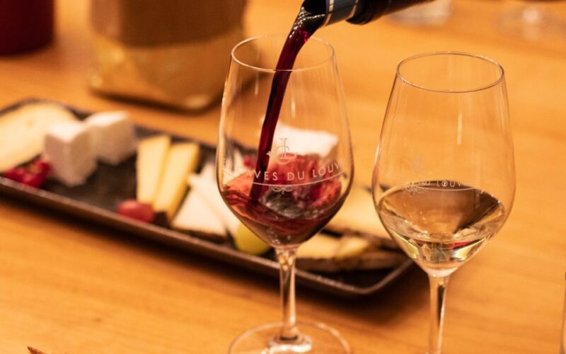 Paris: Apéro Wine and Cheese Tasting Experience - Sommelier Interaction