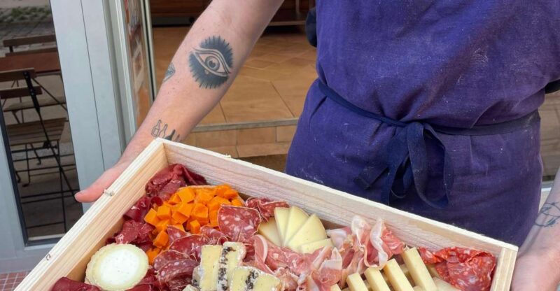 Paris: Cheese and Wine Tasting Experience in Montmartre - Pairing Cheese With French Wines