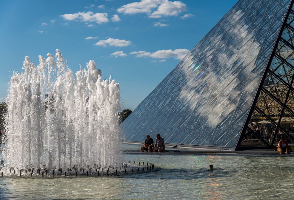 Paris: Louvre Highlights Private Guided Tour W/ Entry Ticket - Guide and Languages