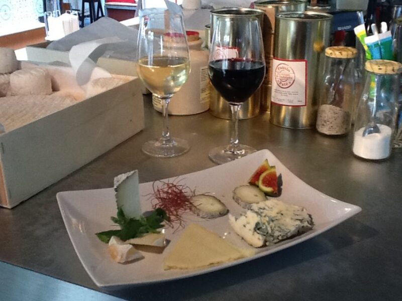 Paris: Small-Group Cheese and Wine Tasting in Le Marais - Meeting Point