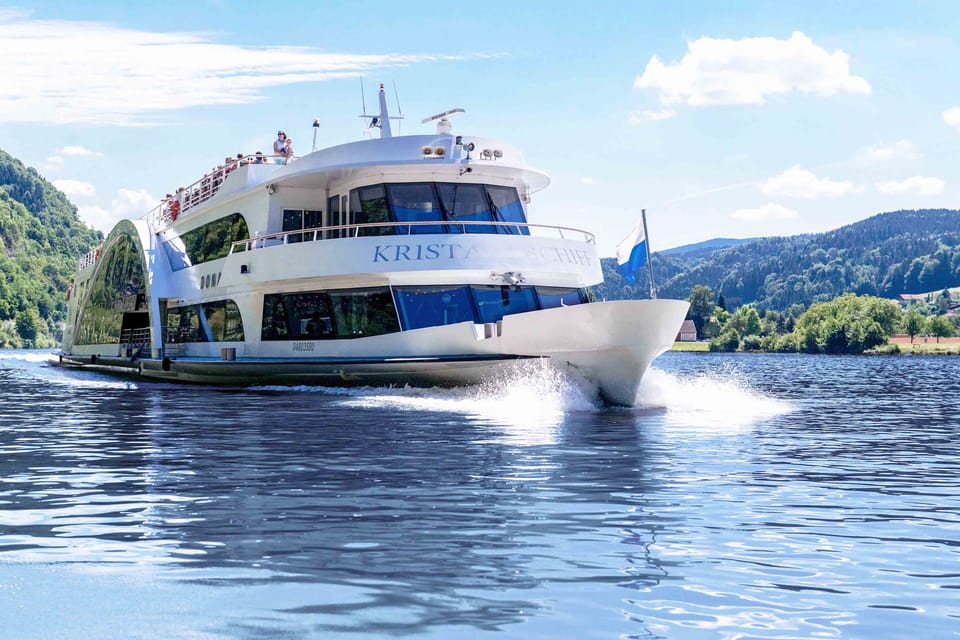 Passau: Crystal Ship Sightseeing Cruise With Local Guide - Cruise Experience