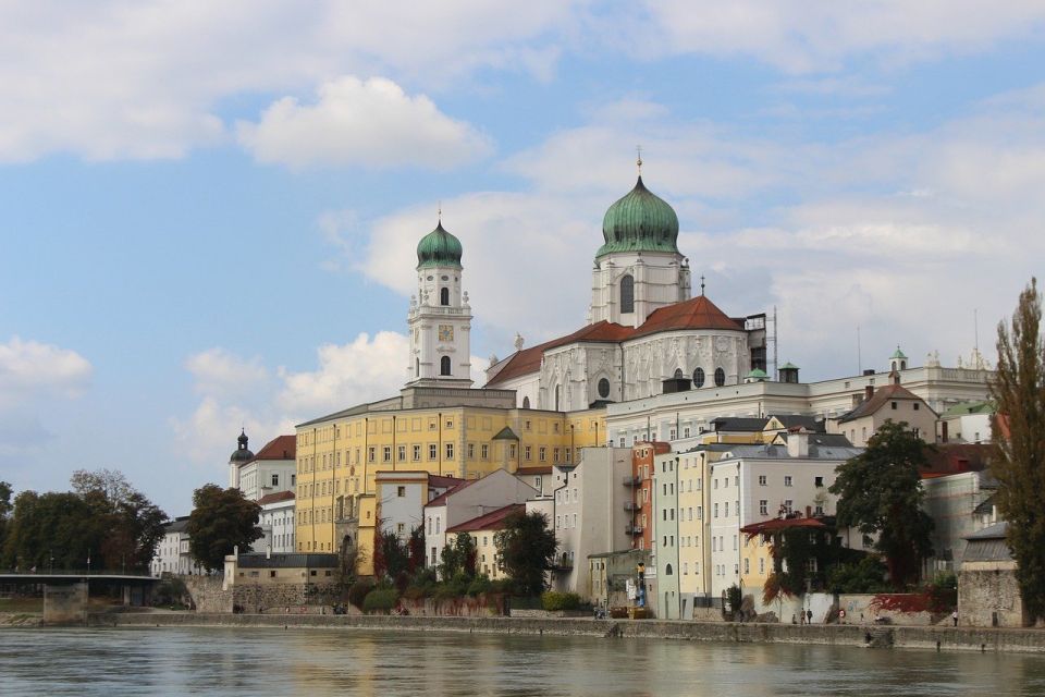 Passau's Panorama: A Walking Tour of Heritage and Views - St. Stephens Cathedral