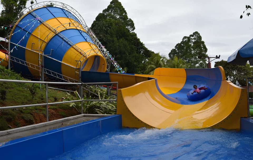 Perak: Bukit Merah Laketown Waterpark Admission Ticket - Dining and Shopping Options