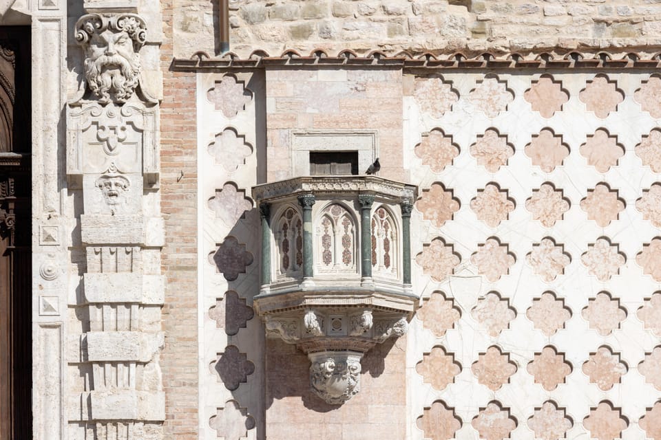 Perugia: San Lorenzo Cathedral Audioguide Tour - Highlights of the Cathedral