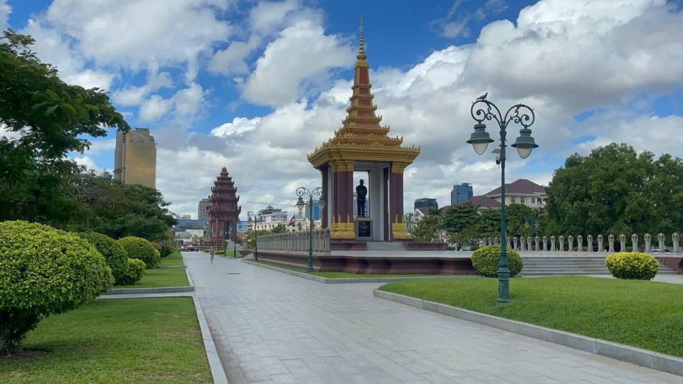 Phnom Penh City Tour by Tuk Tuk With English Speaking Guide - Cultural Insights