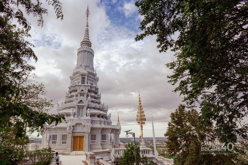 Phnom Penh: Phnom Oudong & Koh Chen Village - Lunch Include - Exploring Oudong Royal Tombs