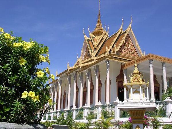 Phnom Penh Private Tour: Royal Palace, Silver Pagoda, S-21 - Royal Palace Experience