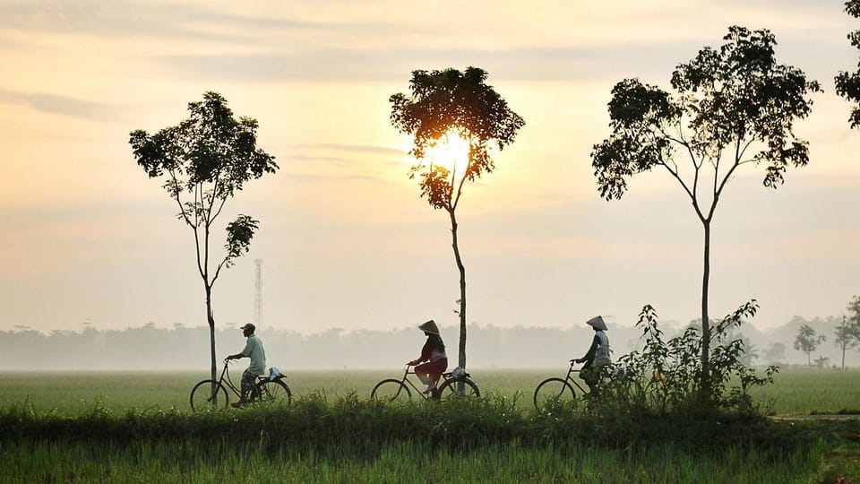 Phnom Penh: Silk Islands Bike Half Day by Private Tour - Cycling Experience Along the Mekong