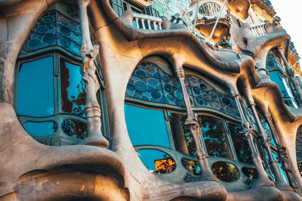 Photo Tour: Barcelona Catalan Modernist Tour - Experience Highlights