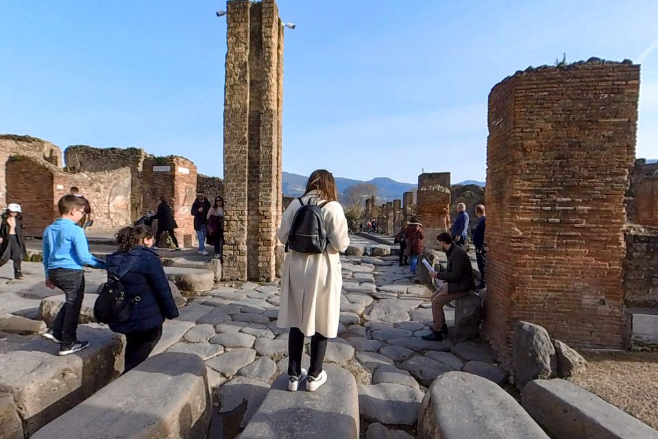 Pompeii: 2 Hours Skip the Line Visit With a Licensed Guide - Benefits of a Guided Tour