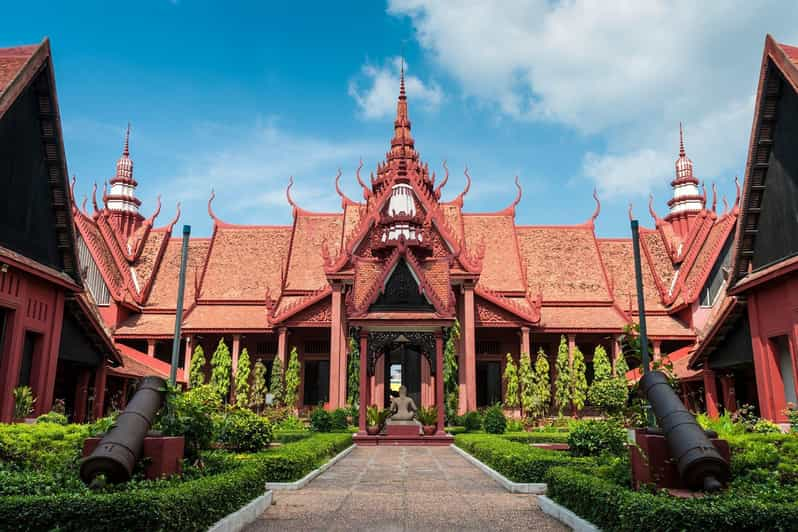 Popular Place in Cambodia 5 Days by Private Tour Plus Hotel - Key Attractions in Phnom Penh