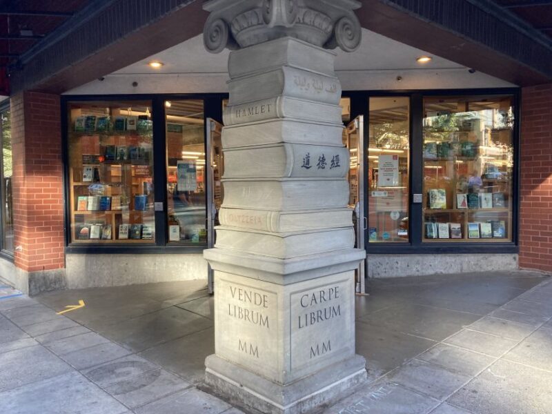 Portland: City Highlights Exploration Game - Meet Portlandia, the Statue