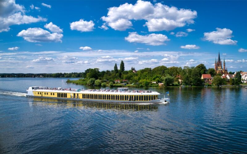 Potsdam by Boat: Island Cruise - Onboard Dining Experience