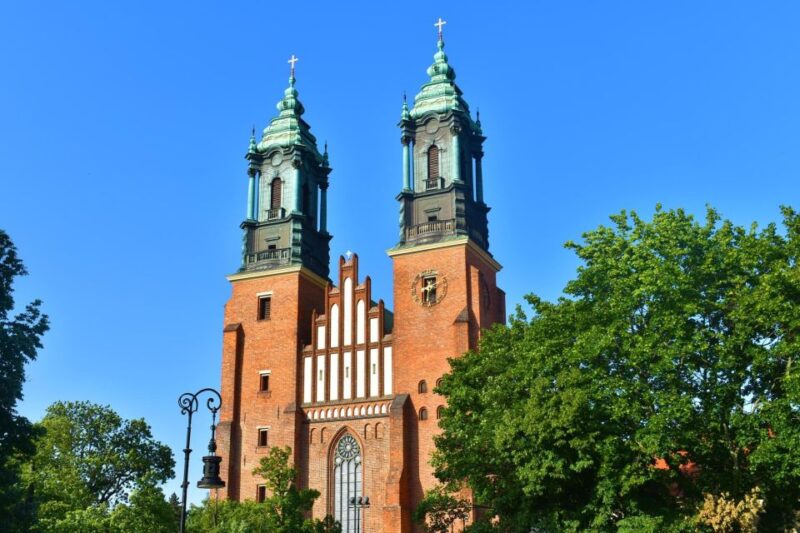 Poznan: Express Walk With a Local in 60 Minutes - Local Insights and Recommendations