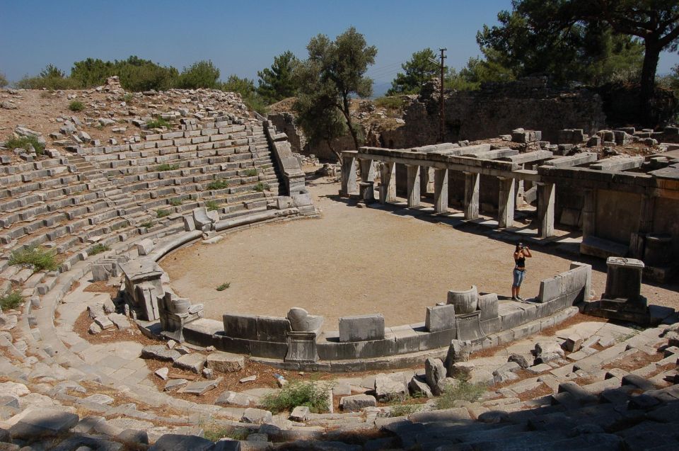 Priene, Miletos and Didyma Tour With Lunch - Discovering Miletos