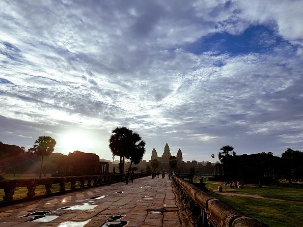 Private 1DAY Tour: Angkor Small Tour With Banteay Srei or Pink Lady Temple. - Accessibility Features