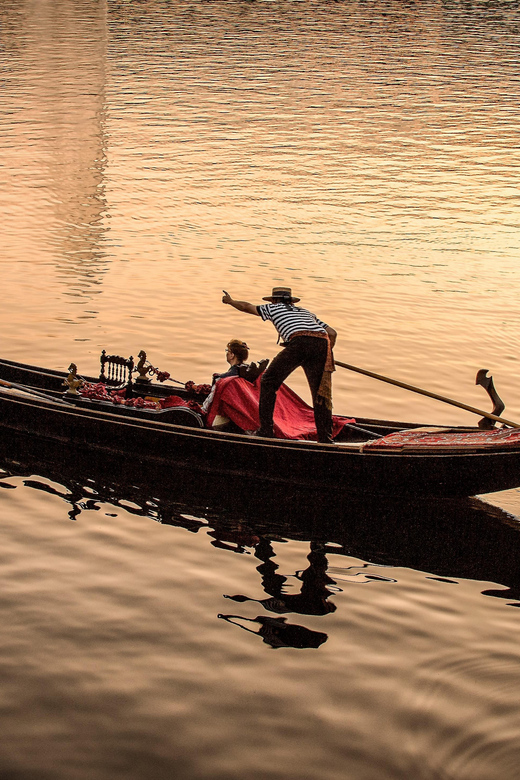 Private Alster Lake Romantic Tour in a Real Venetian Gondola - Inclusions and Additional Information