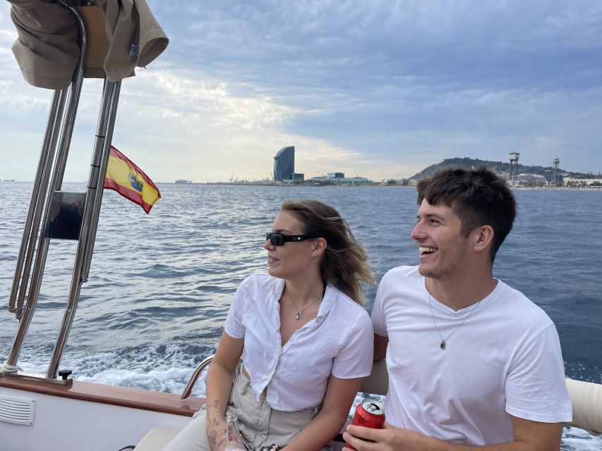 Private Classic Yacht Tour With Drinks and Snacks - Boat Information