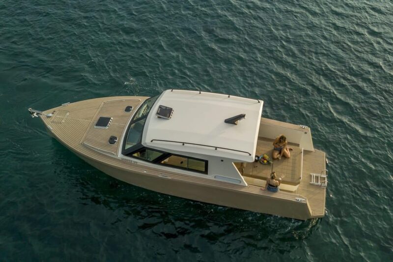 PRIVATE DAY WITH OUR LUX SPEEDBOAT, 5 STAR ***** ENJOYMENT - Inclusions