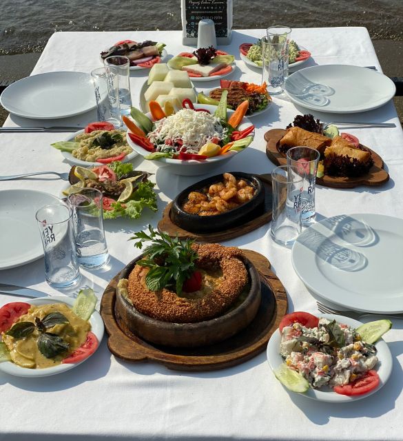 Private Dinner and Cruise on the Bosphorus in Istanbul - Dining Experience