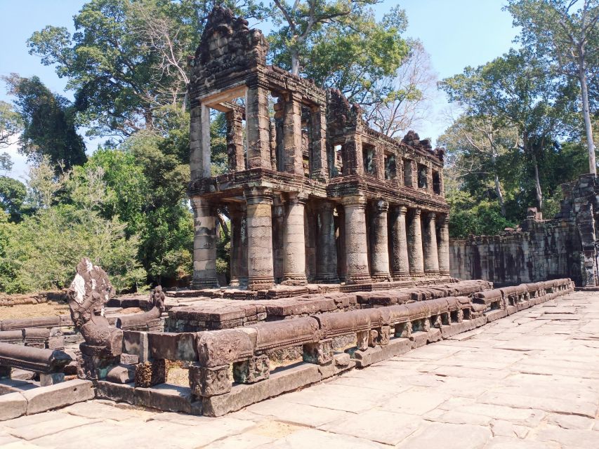 Private One Day Trip to Banteay Srey Temple & Preah Khan - Unique Temple Features