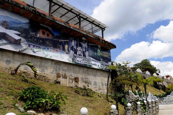 Private Tour About Pablo Escobar With Cable Car in Medellín - Impact of Escobars Actions