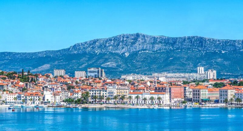 Private Transfer: Split Airport to City - Driver and Communication