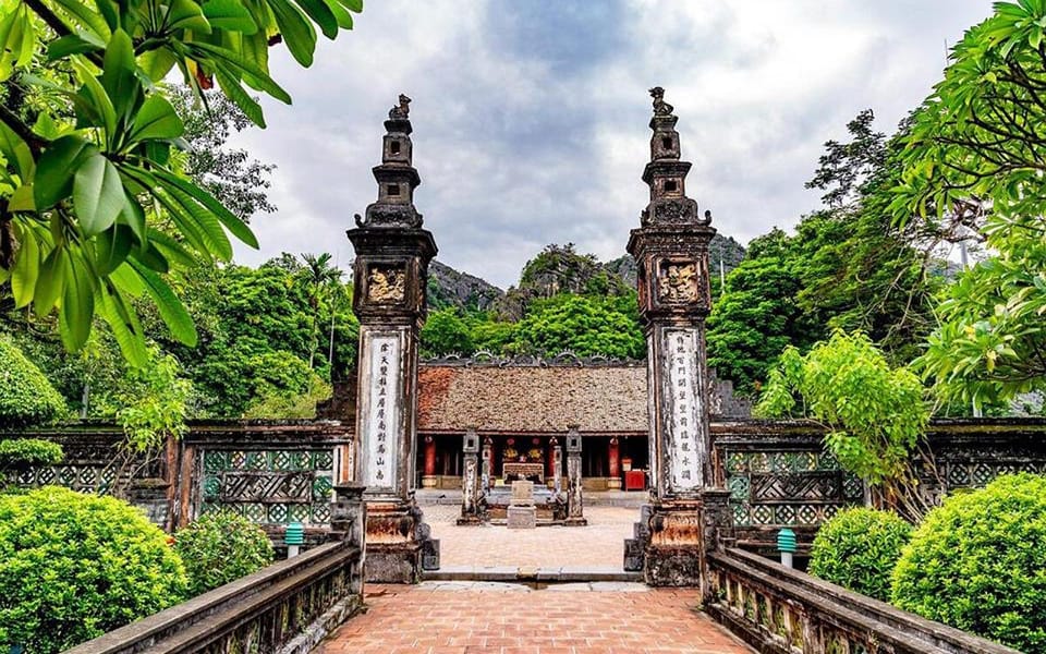 Private Trip:Hanoi - Hoa Lu - Trang an - Hang Mua 1 Day Tour - Pickup and Transfer