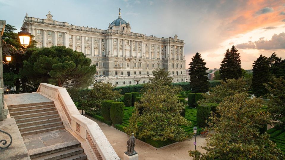 Private Visit to the Royal Palace and Walking Tour of Madrid - Itinerary and Key Locations