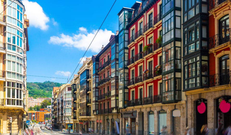 Private Walking Tour of Bilbao 4 Hours - Exploring Old Town