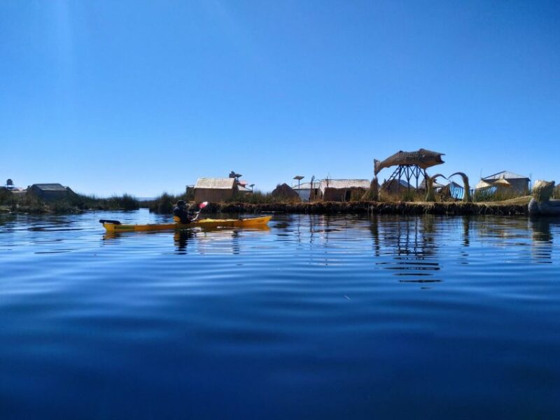 Puno: Kayaking in the Uros VIP - Kayaking Experience