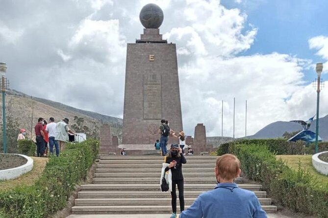 Quito Old Town Tour With Gondola Ride and Visit to the Equator - Reviews and Feedback