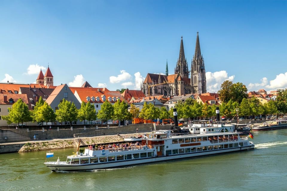 Regensburg: Old Town of Regensburg With Stadtamhof - Connecting Regensburg to the Broader World