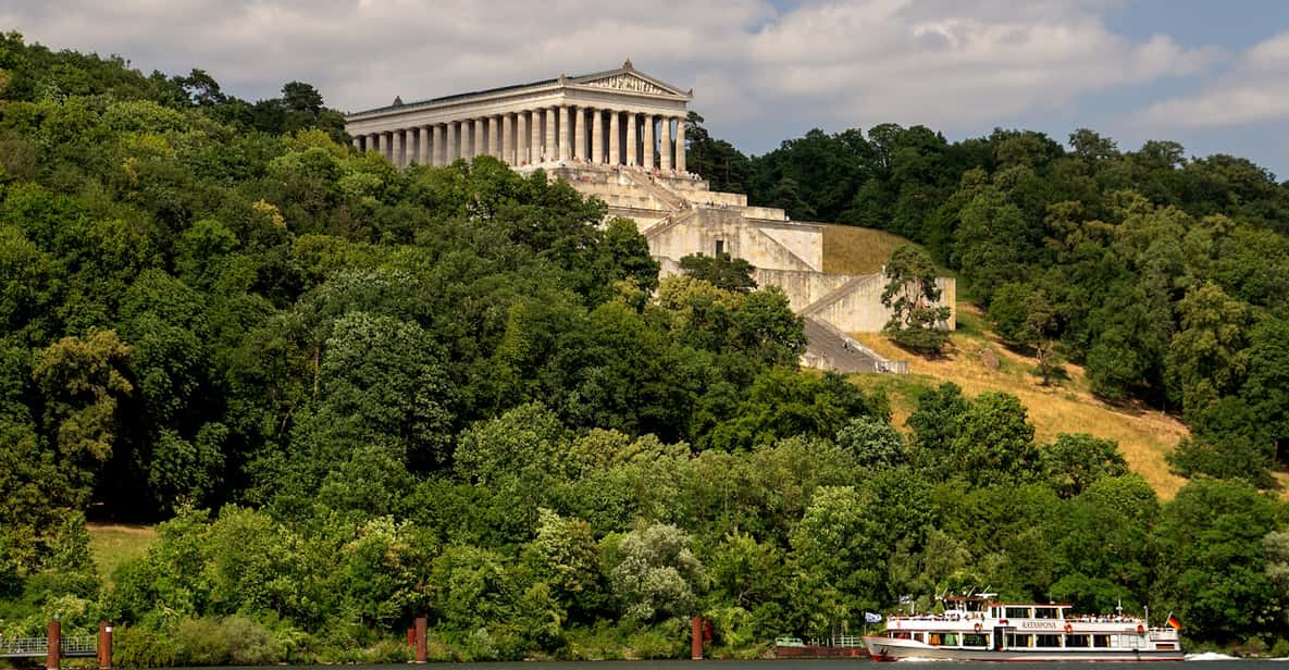 Regensburg: Sightseeing Boat Tour to Walhalla - Visiting Walhalla