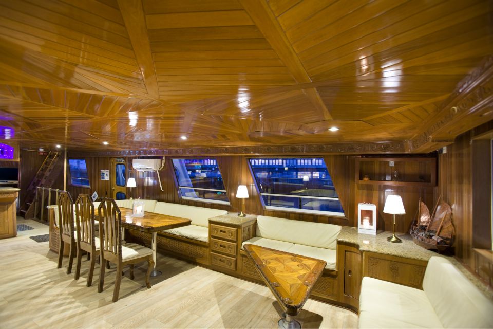 Reykjavik: New Years Fireworks Midnight Cruise - Details of the Luxury Yacht