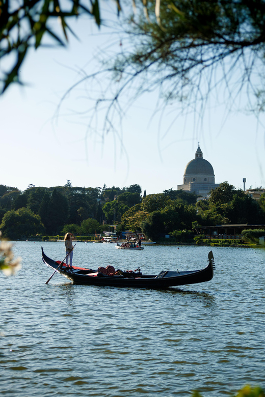 Roma: the One and Only Roma Gondola Tours on the Lake! - Gondola Experience