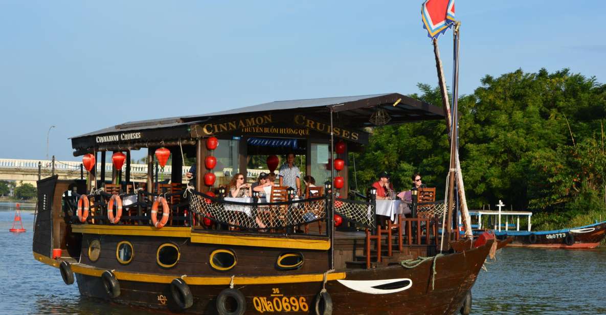 Romantic Sunset Dinner Cruise in Hoi An - Meeting Logistics